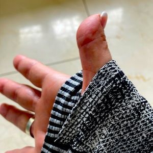 Lululemon long sleeved ladies top, size 6